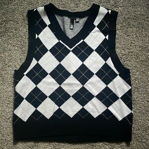 loose fitting checkered black and white vest, medium